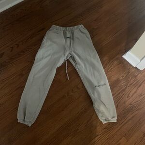 Men’s small Essentials fear of god sweatpants in mint condition